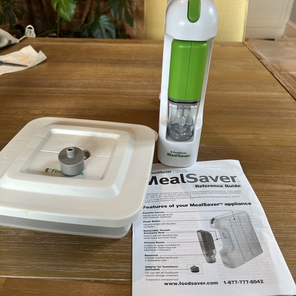 FoodSaver MealSaver Vacuum Sealer + Vacuum Container VS400